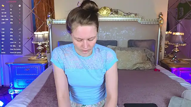 HolyBabyDoll online show from November 19, 4:01 am