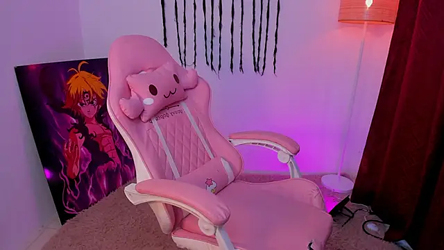 Mila rougee online show from November 7, 3:39 pm