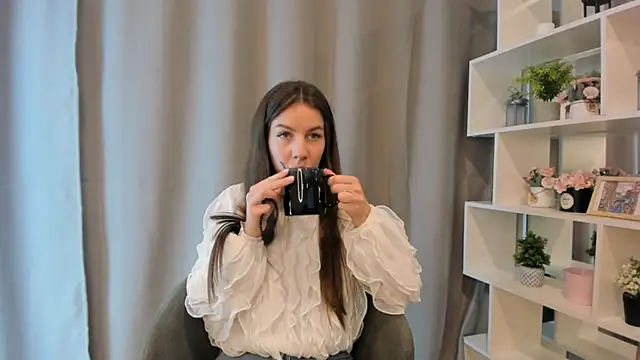 OtiliaNatiello online show from November 7, 2:11 pm