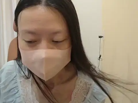 Lil-Cherries online show from April 7, 4:47 am