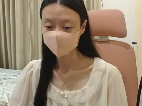 Lil-Cherries online show from April 1, 2:36 pm