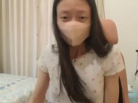 Lil-Cherries online show from March 21, 6:40 am