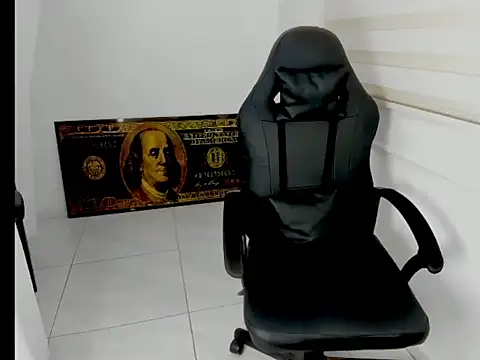 queen findom1 online show from April 3, 5:49 am