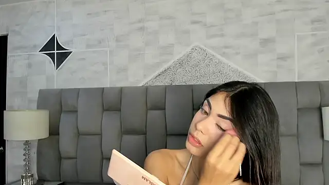 ZarinaWynne online show from May 31, 2:45 pm