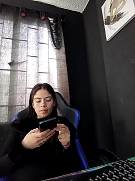 emilygrooe online show from February 6, 6:22 pm