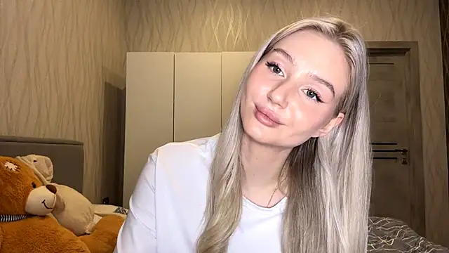 MoonlitCrystalia online show from November 8, 4:45 pm