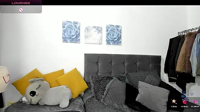 ariannawil online show from March 1, 10:53 pm