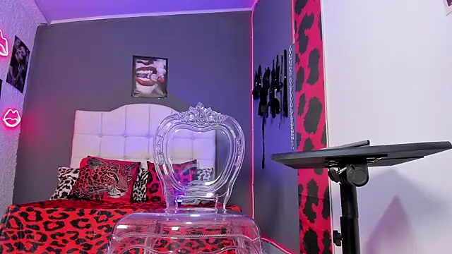 Halley Ravenn online show from November 15, 8:21 pm