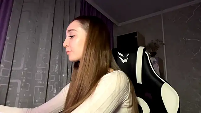 HollyPaw online show from November 10, 6:36 pm