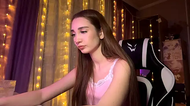 HollyPaw online show from December 20, 8:02 pm