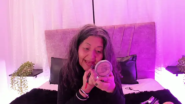 Victoriaa Anderson online show from April 18, 1:57 pm