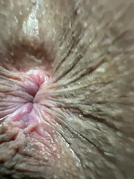 latinahorny11 online show from April 3, 6:00 am