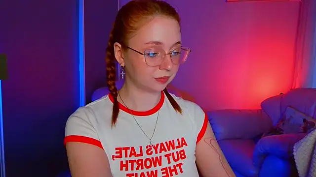 Erica Nelson online show from April 19, 1:16 am