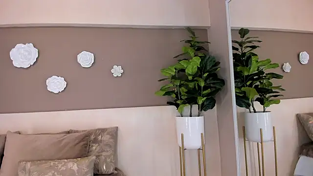 sofiaivanova online show from February 15, 7:51 am