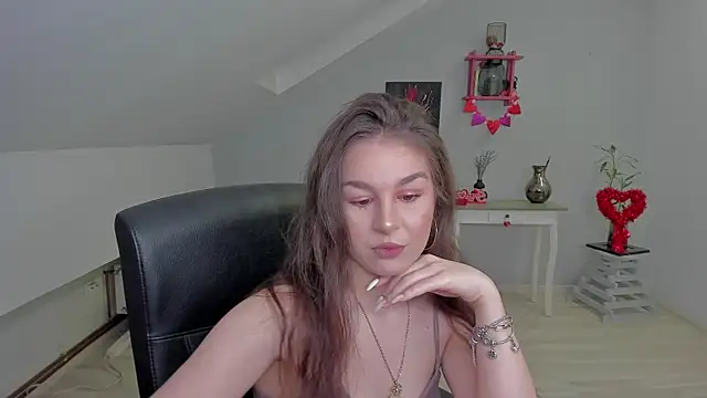 LouannaHart online show from February 12, 4:36 am