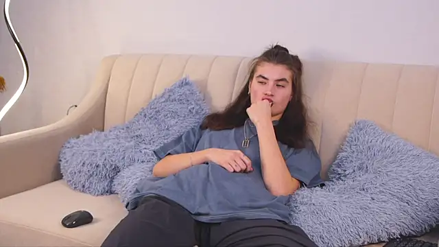 KimHalls online show from November 11, 8:50 pm