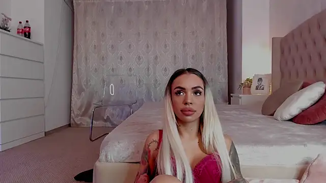 AprilHadid online show from November 24, 6:10 pm