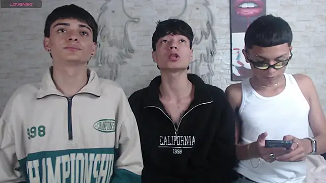 axel milo kairo and noa online show from December 5, 4:23 am