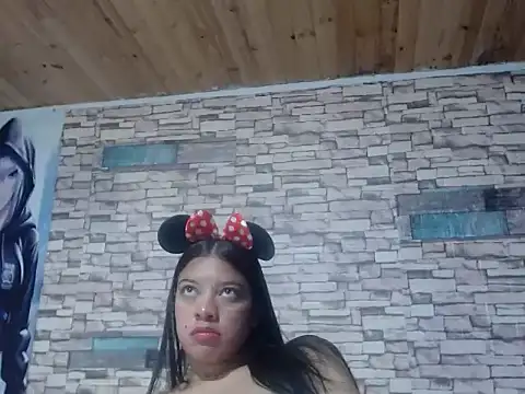 emysquirt online show from November 30, 6:01 pm