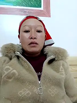 girl-hot2x online show from February 5, 12:30 pm