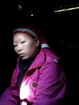 girl-hot2x online show from November 12, 6:11 am