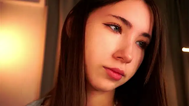 NanceeWestaway online show from December 5, 5:25 pm