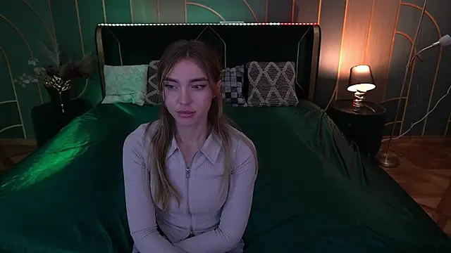 ElaraNoirr online show from November 12, 7:28 am