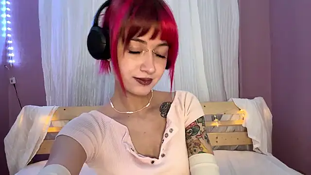 EmilySkyline online show from January 15, 2:34 pm