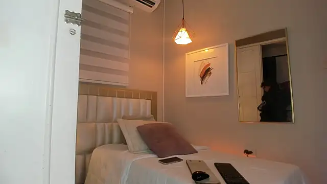 electra a online show from April 9, 9:31 pm