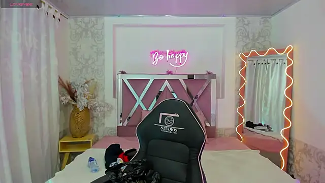 ISABELA TAY online show from February 9, 11:34 am