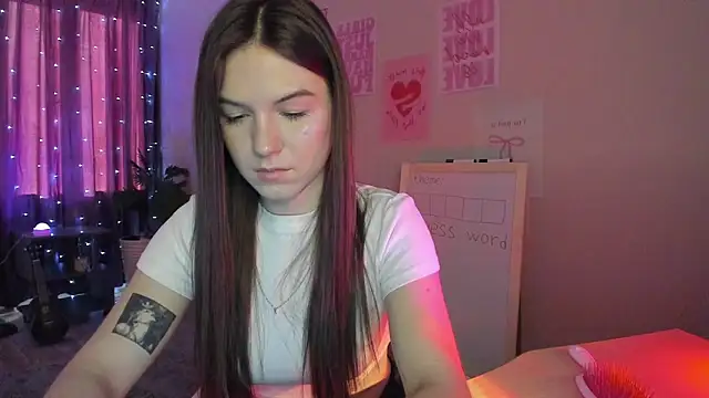 luna lust 212 online show from March 31, 4:45 am