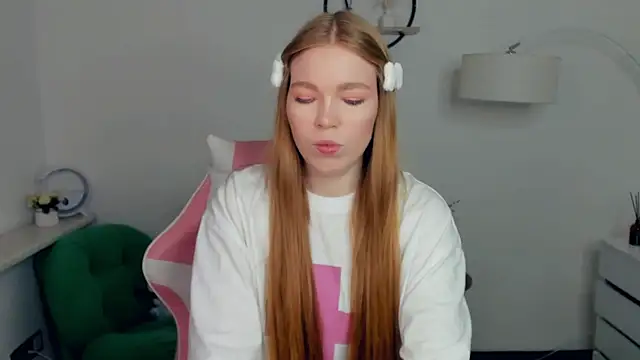 LavetaShiroma online show from November 29, 8:46 pm