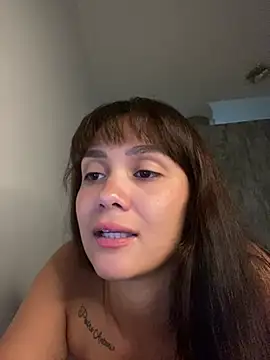 carolsapequinha online show from April 16, 9:39 pm