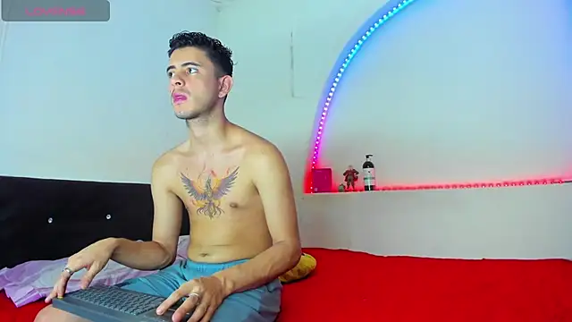 kaiborman00 online show from November 19, 6:52 pm