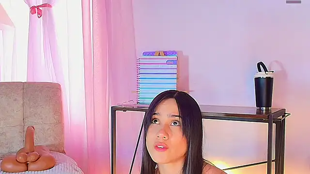 lizzy kane online show from April 18, 8:09 pm