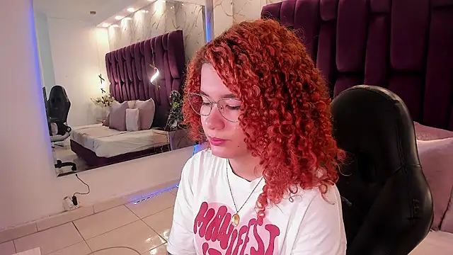 avrilwaynee online show from December 2, 11:23 am