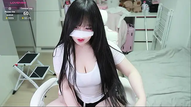 kimhyeona2005 online show from March 18, 12:32 pm