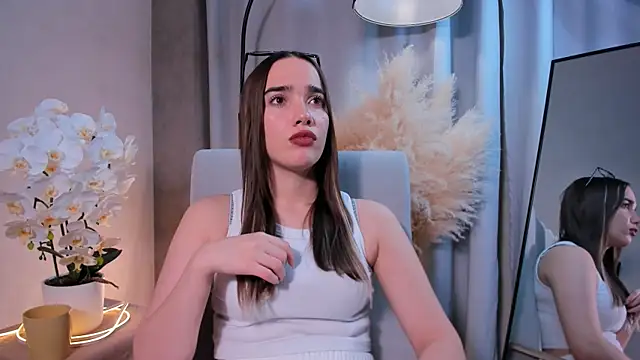 NoraBuffa online show from November 20, 4:30 pm