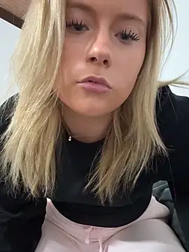 Sandraxoxox online show from November 23, 9:05 pm