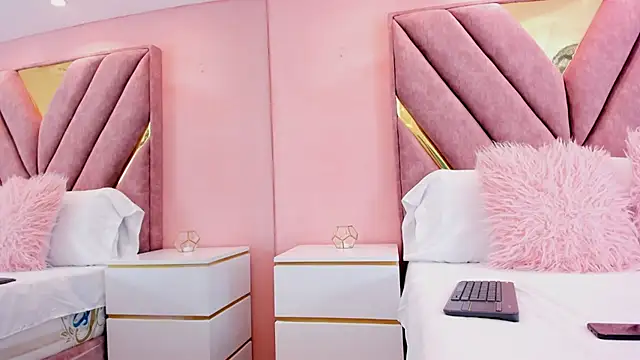 roxyflame  online show from December 2, 11:34 am