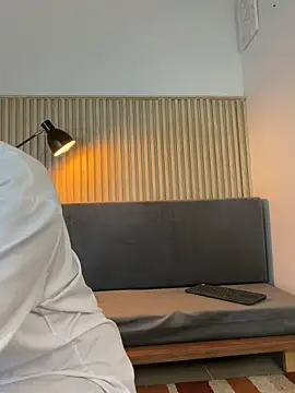 vanestraus online show from March 2, 10:26 pm