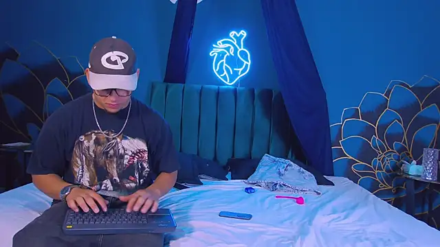 Kamie SebasDolce online show from April 18, 12:40 pm