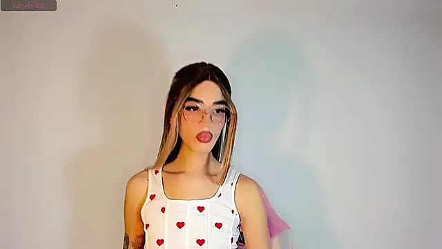 LeslieAmor1 online show from November 19, 9:20 am