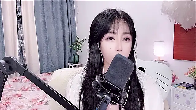 Laura 520 online show from June 14, 12:05 pm