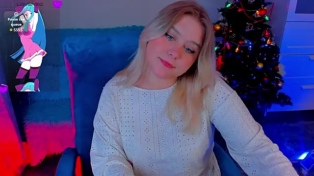 LouiseMous online show from December 17, 10:25 pm