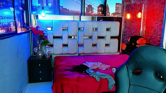 lunabustygirl online show from February 11, 6:31 pm