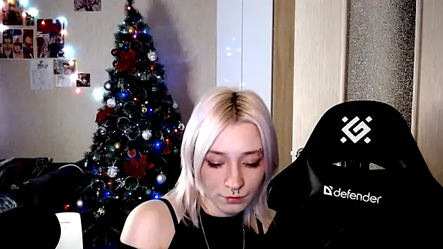 SophiaLur online show from December 14, 4:35 pm