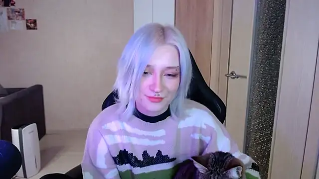 SophiaLur online show from November 28, 3:15 pm