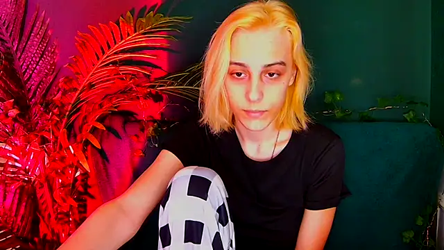 MiilaGlow online show from December 19, 2:31 pm