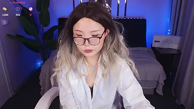 Erica Asti online show from November 30, 3:27 pm